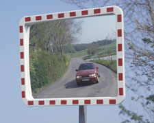 Verkehrsspiegel in den Größen 40 x 60 cm, 60 x 80 cm und 80 x 100 cm